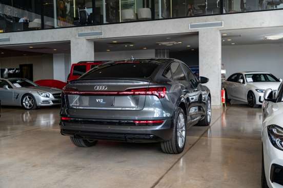 AUDI-E-TRON-2022