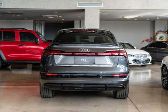 AUDI-E-TRON-2022