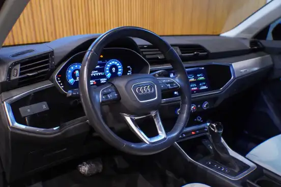 AUDI-Q3-2019