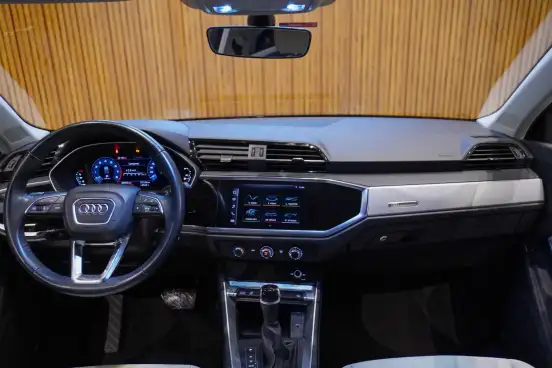 AUDI-Q3-2019