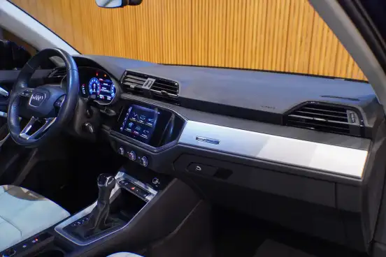 AUDI-Q3-2019