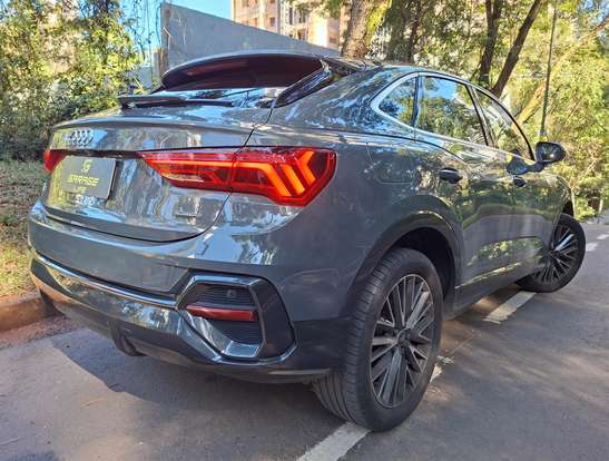 AUDI-Q3-2023