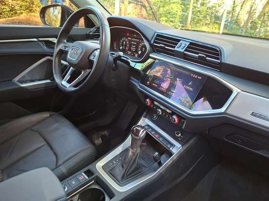 AUDI-Q3-2023