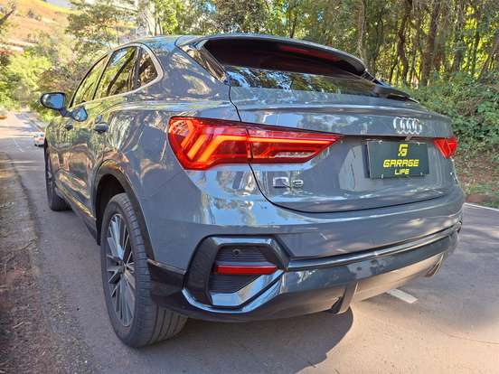 AUDI-Q3-2023