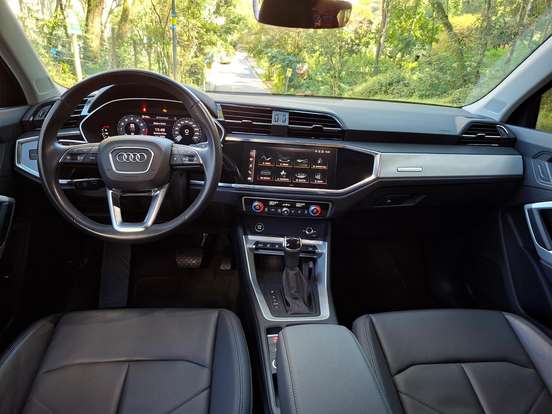 AUDI-Q3-2023
