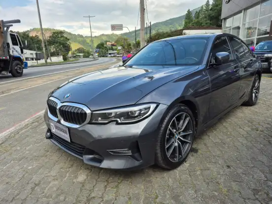 BMW-320i-2022