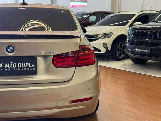 BMW-320i-2014