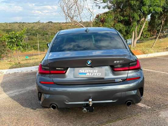 BMW-320i-2021