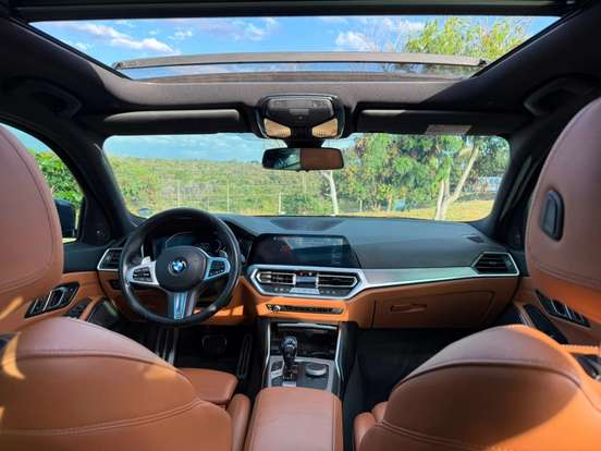 BMW-320i-2021
