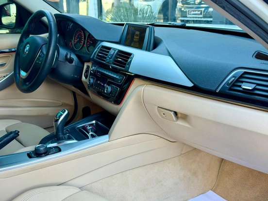 BMW-320i-2.0 SPORT 16V TURBO ACTIVE FLEX 4P AUTOMÁTICO BMW-320i-2016