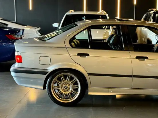 BMW-328i-2.8 SEDAN 24V GASOLINA 4P AUTOMÁTICO BMW-328i-1996