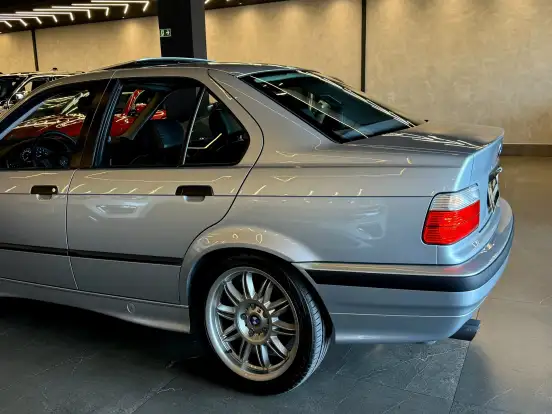 BMW-328i-2.8 SEDAN 24V GASOLINA 4P AUTOMÁTICO BMW-328i-1996