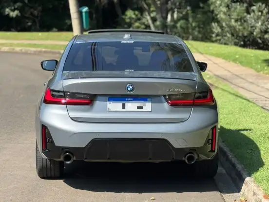 BMW-330e-2024