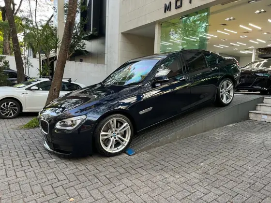 BMW 750i 4.4 M SPORT SEDAN V8 32V GASOLINA 4P AUTOMÁTICO BMW 750i 4.4 M SPORT SEDAN V8 32V GASOLINA 4P AUTOMÁTICO