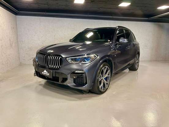 BMW-X5-2021