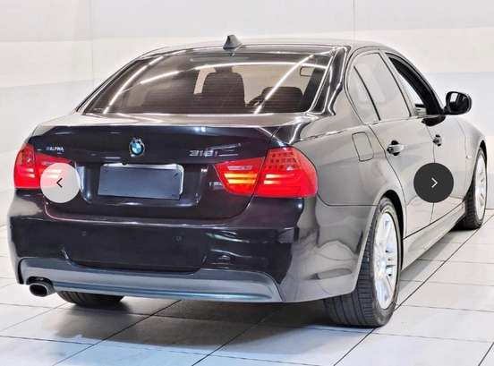 BMW-318i-2012