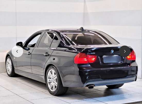 BMW-318i-2012