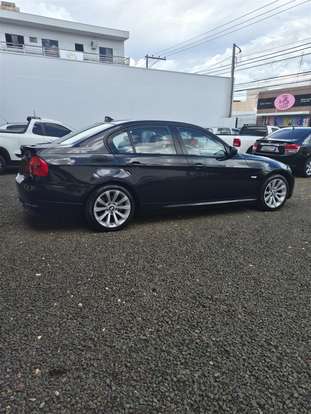 BMW-320i-2010