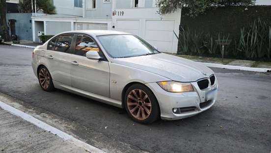 BMW-320i-2010