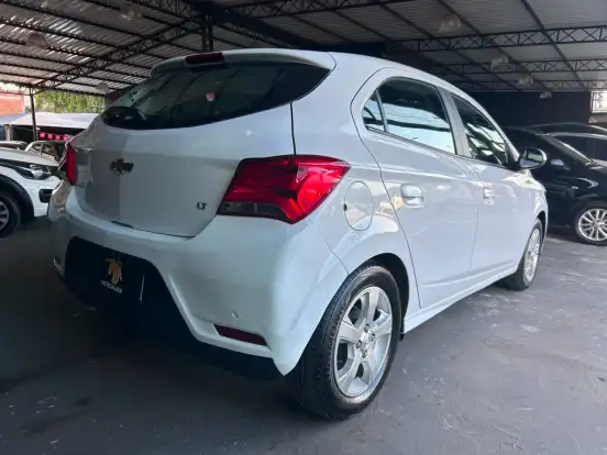 CHEVROLET-ONIX-2018