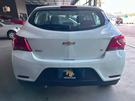 CHEVROLET-ONIX-1.4 MPFI LT 8V FLEX 4P AUTOMÁTICO CHEVROLET-ONIX-2018