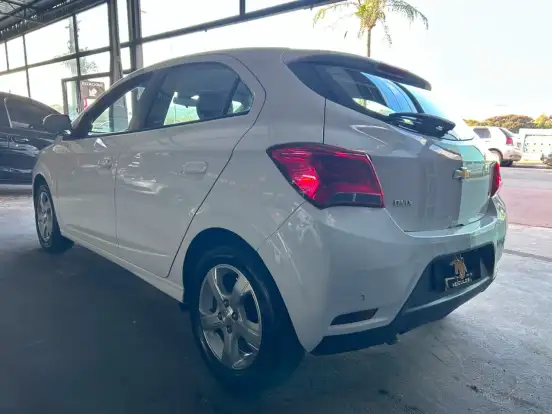 CHEVROLET-ONIX-1.4 MPFI LT 8V FLEX 4P AUTOMÁTICO CHEVROLET-ONIX-2018