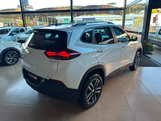 CHEVROLET-TRACKER-2024