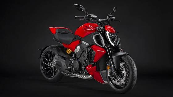 DUCATI DIAVEL V4 