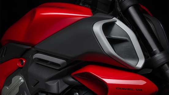 DUCATI-DIAVEL V4-2025