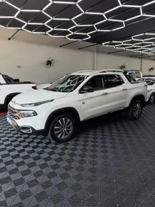 FIAT TORO 2.0 16V TURBO DIESEL VOLCANO 4WD AT9 FIAT TORO 2.0 16V TURBO DIESEL VOLCANO 4WD AT9