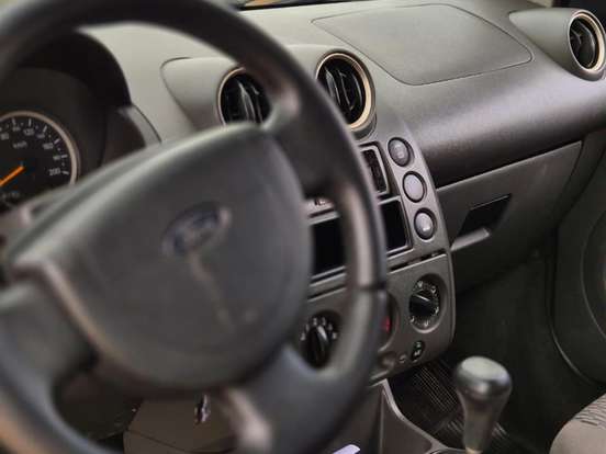 FORD-FIESTA-1.0 MPI SUPERCHARGER 8V GASOLINA 4P MANUAL FORD-FIESTA-2005