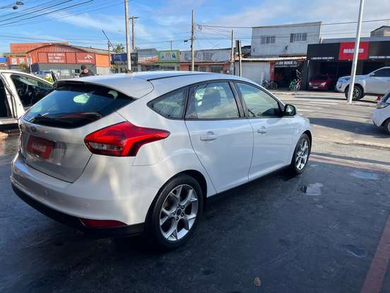 FORD-FOCUS-1.6 SE 16V FLEX 4P POWERSHIFT FORD-FOCUS-2015