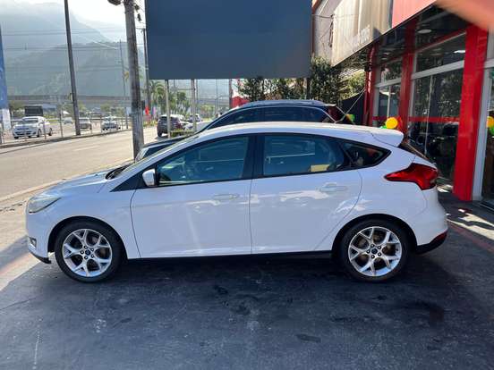 FORD-FOCUS-1.6 SE 16V FLEX 4P POWERSHIFT FORD-FOCUS-2015