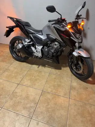 HONDA CB 300F TWISTER CBS HONDA CB 300F TWISTER CBS