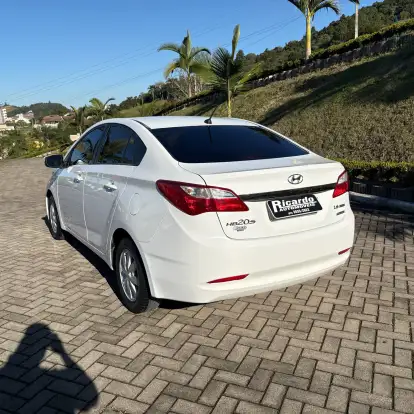 HYUNDAI-HB20S-2013
