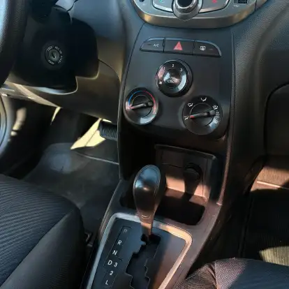 HYUNDAI-HB20S-2013