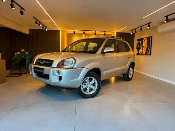 HYUNDAI TUCSON 2.0 MPFI GL 16V 142CV 2WD GASOLINA 4P AUTOMÁTICO HYUNDAI TUCSON 2.0 MPFI GL 16V 142CV 2WD GASOLINA 4P AUTOMÁTICO