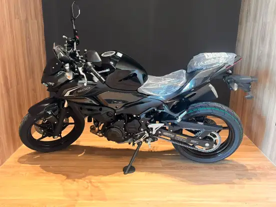 KAWASAKI-Z500-2026