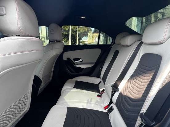 MERCEDES-BENZ-A 200-2019
