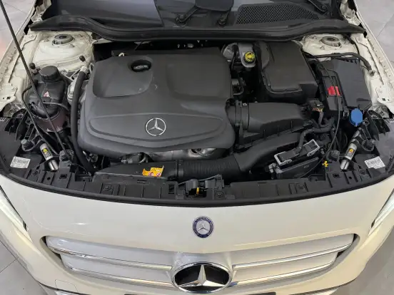 MERCEDES-BENZ-GLA 200-2017