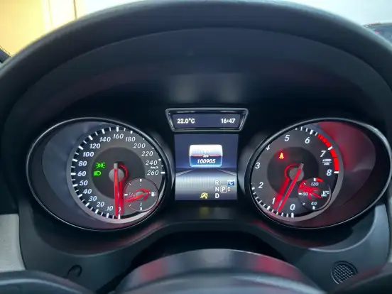 MERCEDES-BENZ-GLA 200-2017