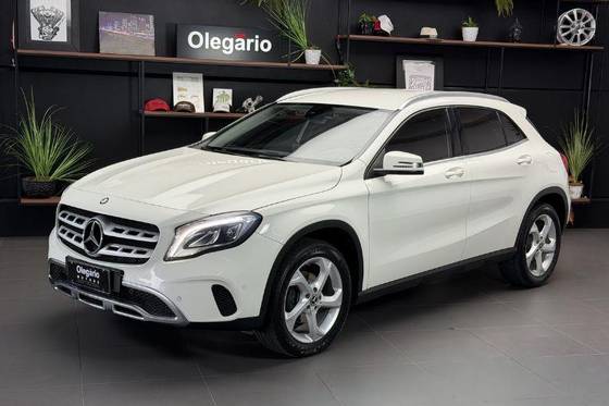 MERCEDES-BENZ GLA 200 1.6 CGI FLEX ADVANCE 7G-DCT