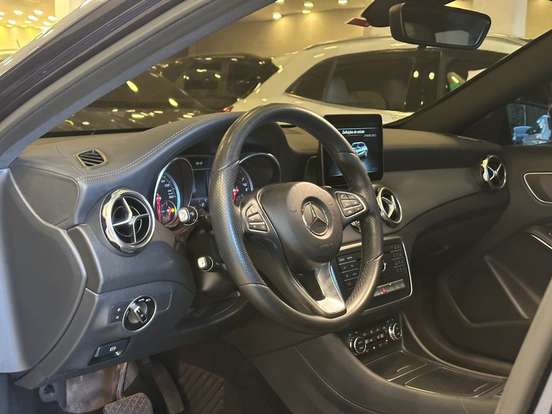 MERCEDES-BENZ-GLA 200-2017