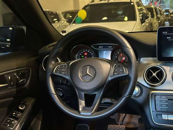 MERCEDES-BENZ-GLA 200-2017