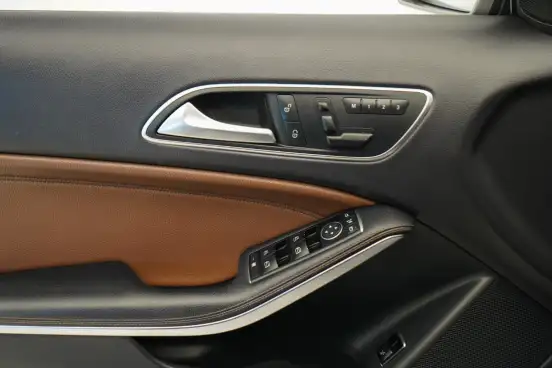 MERCEDES-BENZ-GLA 250-2016