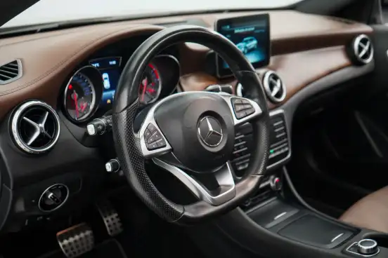MERCEDES-BENZ-GLA 250-2016