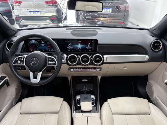 MERCEDES-BENZ-GLB 200-2020