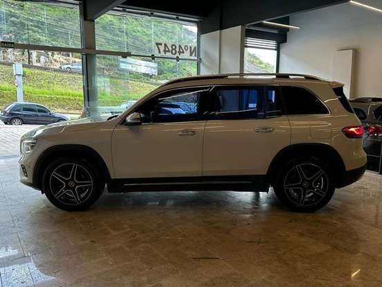 MERCEDES-BENZ-GLB 200-2021