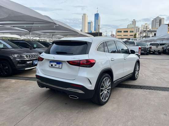MERCEDES-BENZ-GLA 200-2021