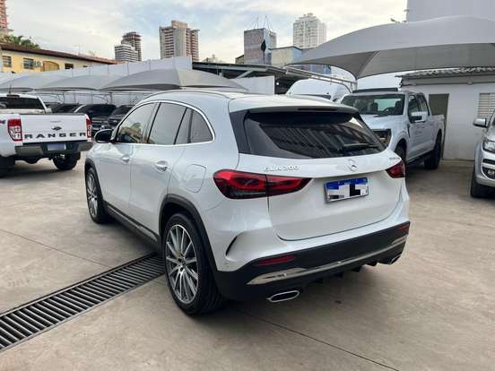 MERCEDES-BENZ-GLA 200-2021